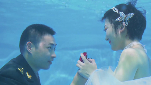  时代新人说·81张婚纱照