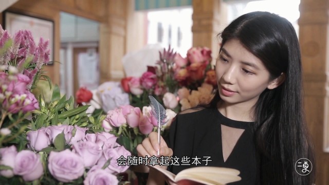 手上的纸精灵 